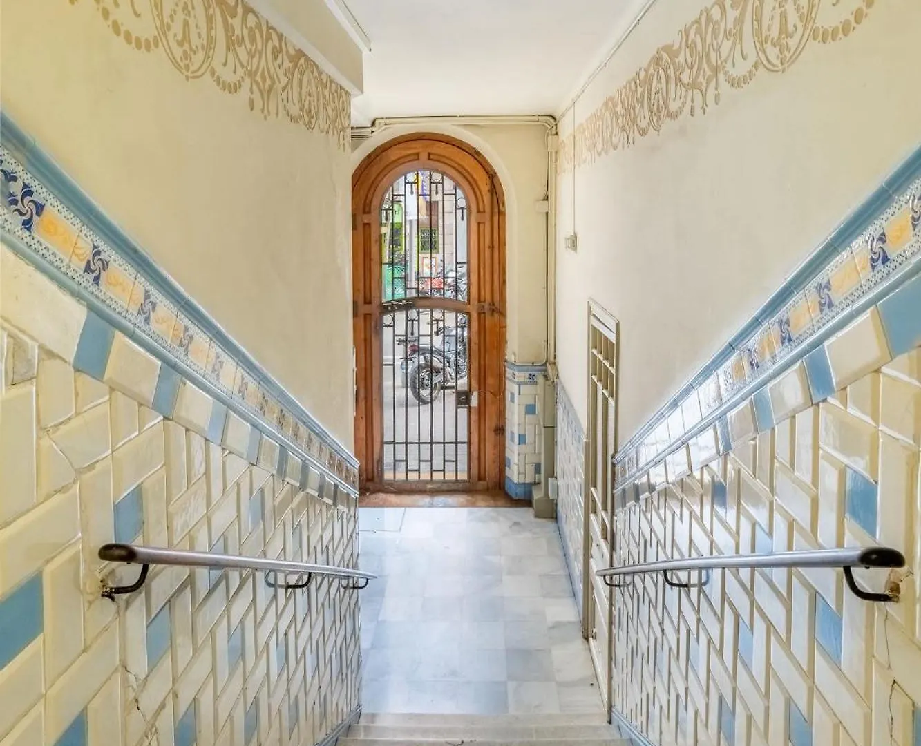 Historic Apartment With Private Terrace In Example Барселона