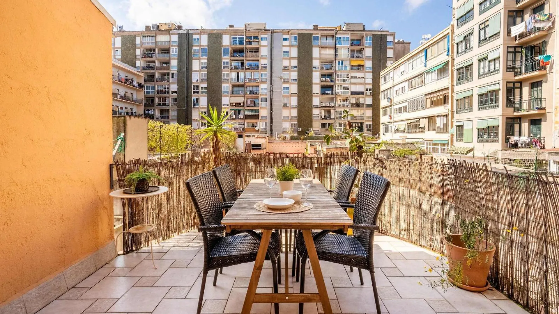 Historic Apartment With Private Terrace In Example Барселона